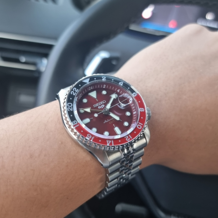 Seiko 5 Sports Thong Sia Limited Edition Red Dial Silver Steel Strap Watch For Men - SSK031K1 - Image 5